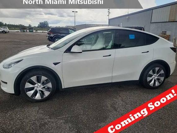 TESLA MODEL Y 2020 5YJYGDEE7LF032606 image